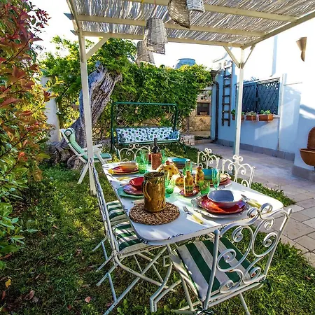 Trulli Fogliarella * אוסטוני