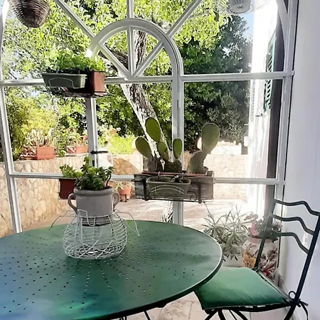 Trulli Fogliarella * Остуни